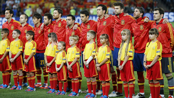 Suena el himno antes de un partido de la Selección Española